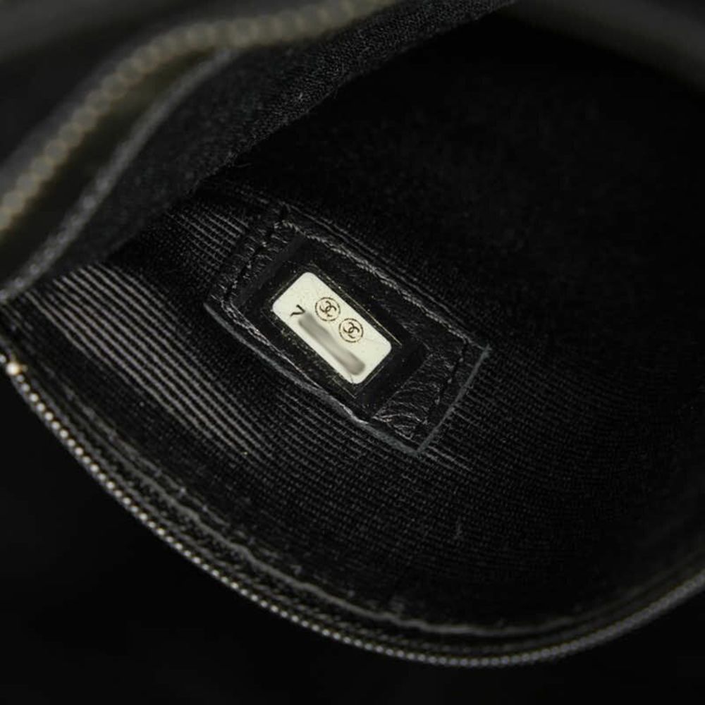Chanel Medaillon Black Leather Tote Bag (Pre-Owned) - Picture 6 of 10